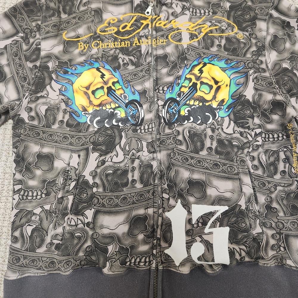 Ed Hardy Graphic Sweatshirt with Skull Design - Picture 4 of 13